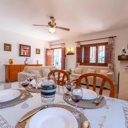 073 Villa Nerja